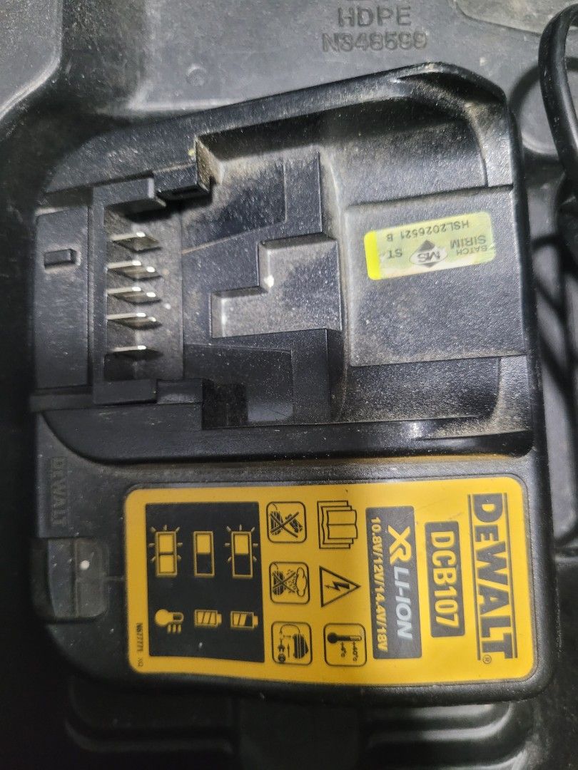 Dewalt store dcd777 battery