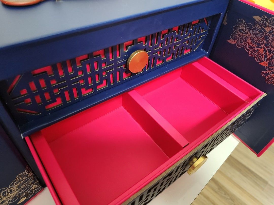 Ding Bakery Mooncake Box, Furniture & Home Living, Kitchenware ...