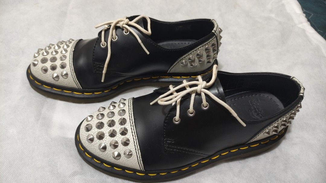 Dr. Martens Baxter 3-eye (Category: Boots) located in Taguig. Submitted by wolffangs (Listing ID 1269147331, Image 3). Description: Dr. Martens Baxter with box UK4/US5MEN/US6WOMEN Used a few times only Complete studs, excellent leather cristal suede (the cracked style leather), little to no heel drag STILL AVAILABLE AS LONG AS IT IS LISTED HERE 🙂😊 --------------------------------------------------- Shipping fee shouldered by buyer.