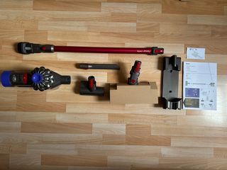 Dyson v8 無線吸塵機，連原裝配件/ v8 wireless vacuum cleaner with accessories