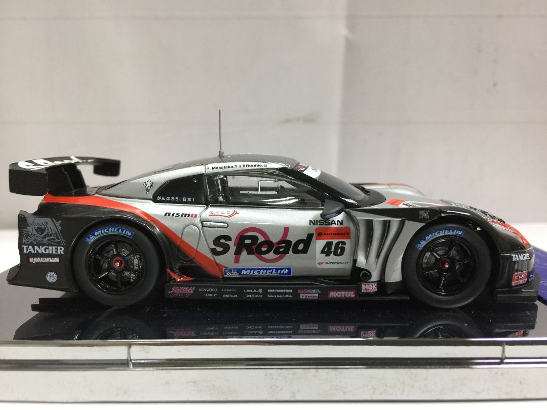 Ebbro 1:18 - Coche de carreras a escala - Nissan GT-R (R35) Super GT