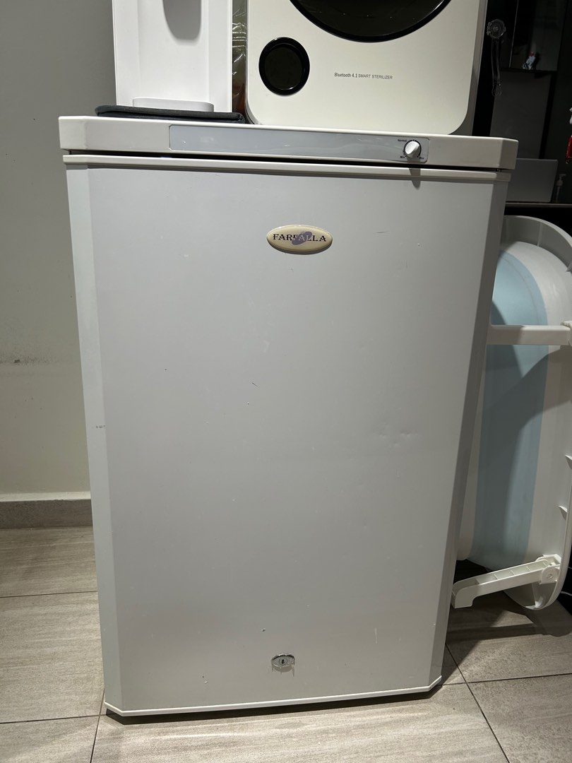 Farfalla Upright Freezer 120l, Babies & Kids, Nursing & Feeding