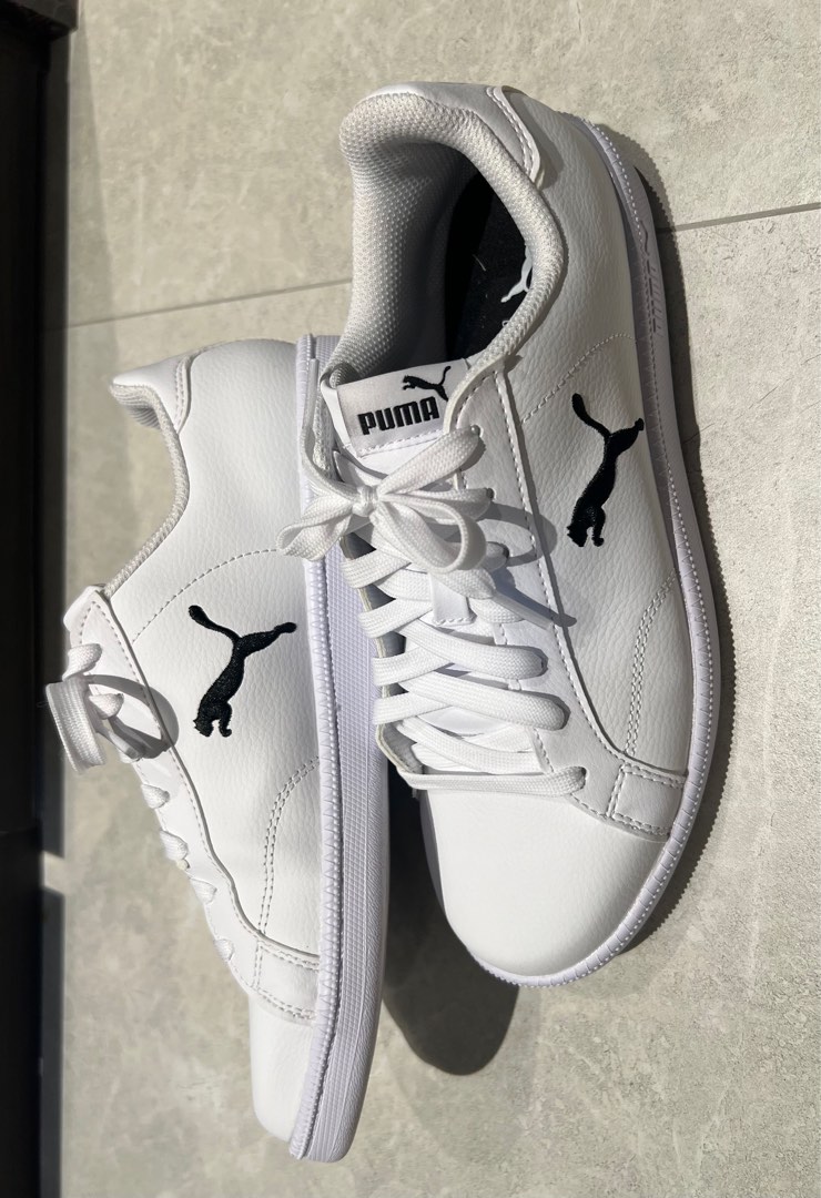 White puma hot sale sports shoes