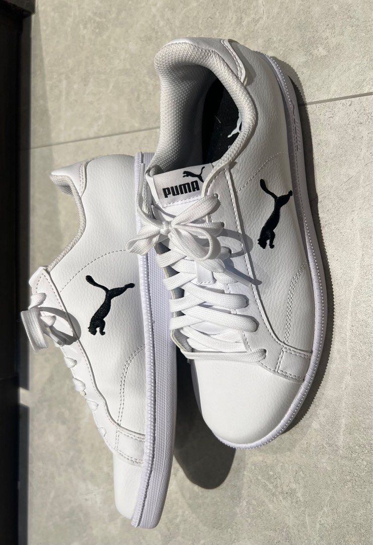 Female puma sports shoes