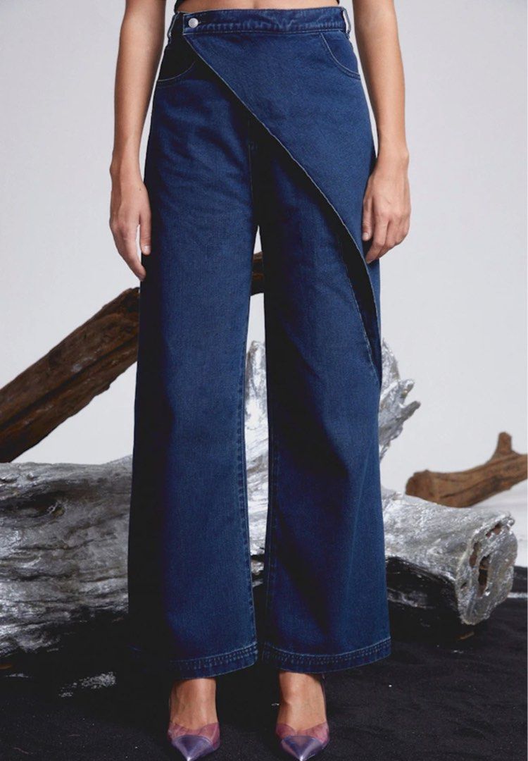 Gentlewoman Jeans (Category: Jeans) located in Mandaluyong City. Submitted by barbara.wardrobe (Listing ID 1269283697, Image 1). Description: - Bought at actual Gentlewoman Flagship store in Bkk - Size on tag is XS but best fits 25-26in waistline - RFS: My waistline is 24in - Such a steal! Wont Sell if it fits me :(.