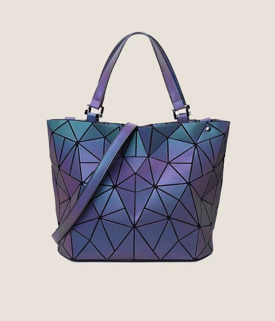 Geometric bag store