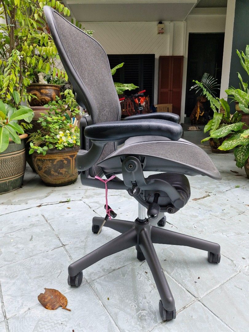 Aeron chair on sale squeak