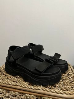 H&M DIVIDED Chunky Sandals