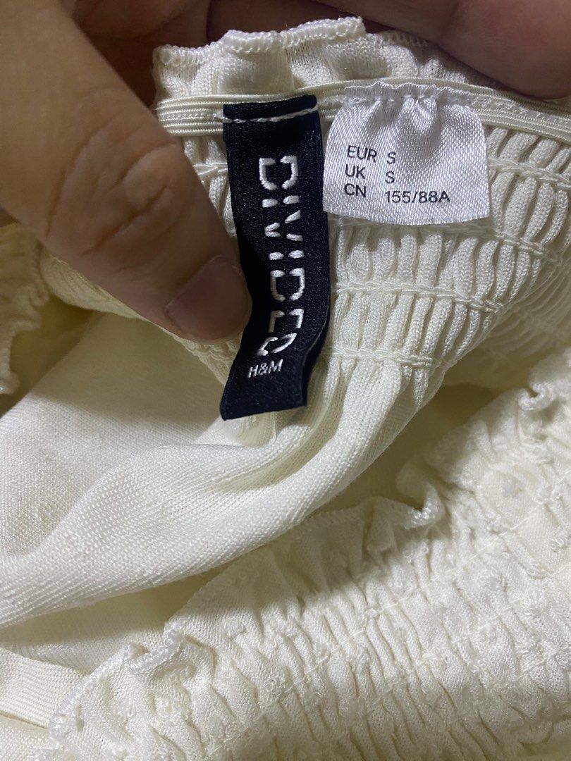 H&M off shoulder (Category: Blouses) located in Quezon City. Submitted by _junooo (Listing ID 1269090656, Image 3). Description: Rfs - decluttering Used once S on tag but can fit to M frames.