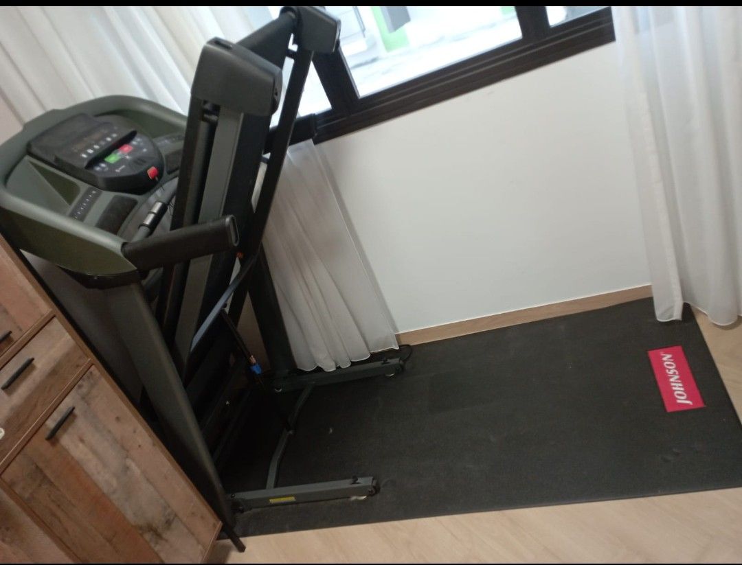 Horizon T101 Treadmill Including Placement Mat, Sports Equipment