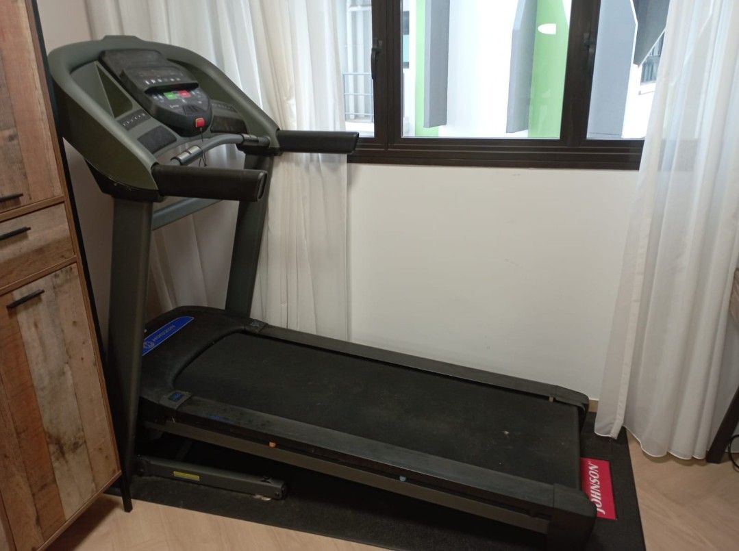 Horizon T101 Treadmill Including Placement Mat, Sports Equipment