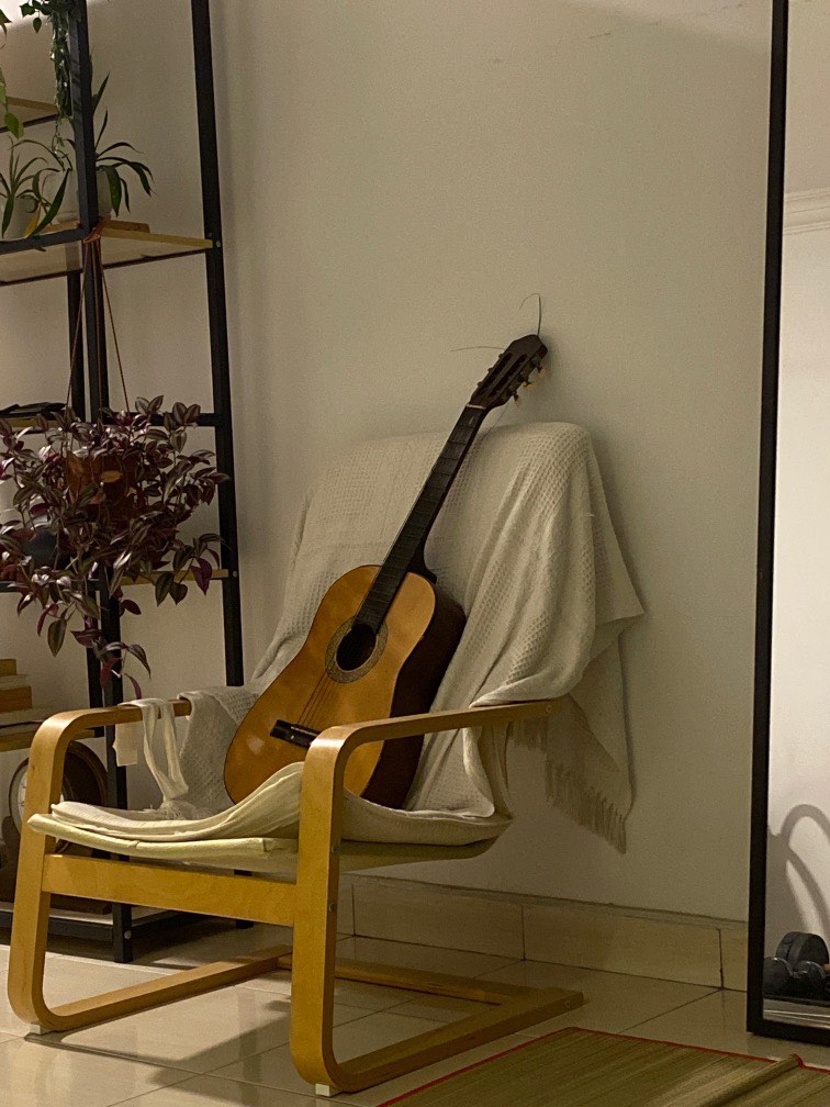 Guitar sales chair ikea