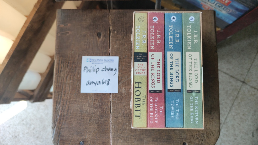 J.R.R. Tolkien 4-Book Boxed Set: The Hobbit and The Lord of the Rings ...