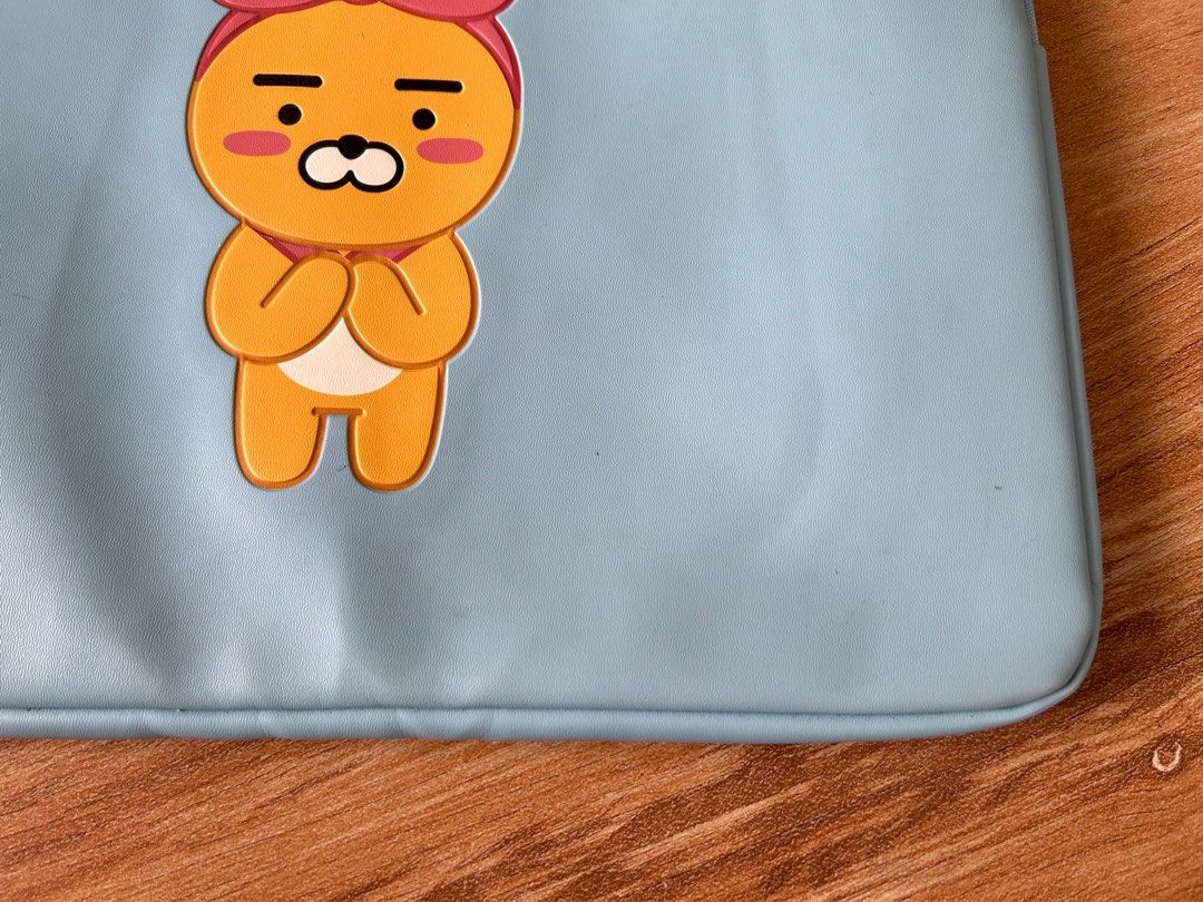 Kakao friends laptop case (Category: Laptop Bags & Sleeves) located in Calamba. Submitted by chwbcca (Listing ID 1269134498, Image 2). Description: Kakao Friends laptop case (preloved) -used but in good condition (please manage your expectations) -what you see is what you get -WITH MINIMAL STAIN AND FLAWS (PLEASE SEE CHECK PHOTOS) Thank you!.