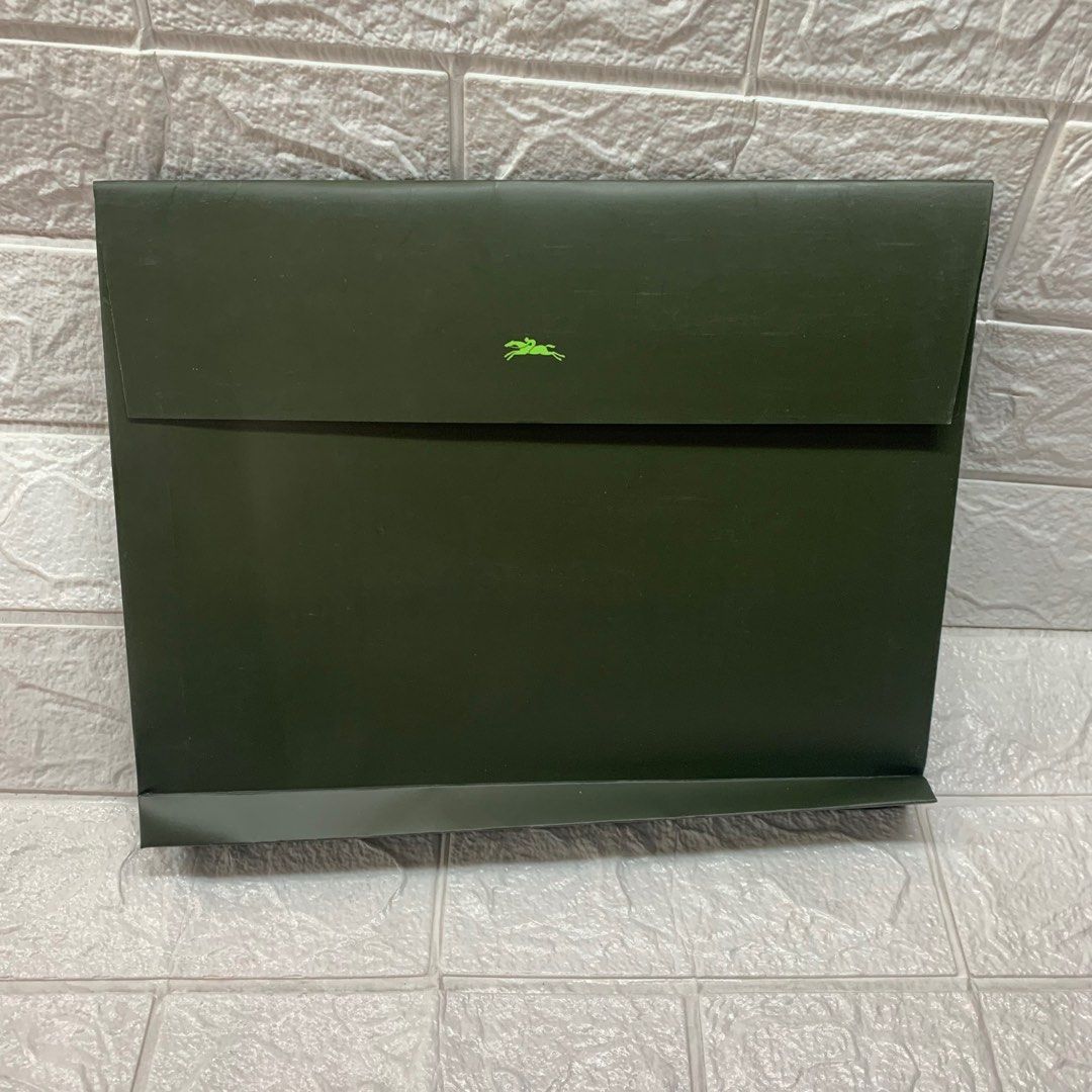 Longchamp Sleeve Paperbag (Category: Luxury Bags & Wallets) located in Manila. Submitted by thekidshop (Listing ID 1269096397, Image 2). Description: Authentic .
