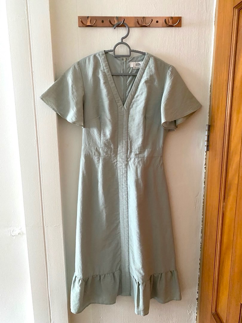 Love bonito LB sage green mermaid style midi dress, Women's Fashion, Dresses  & Sets, Dresses on Carousell