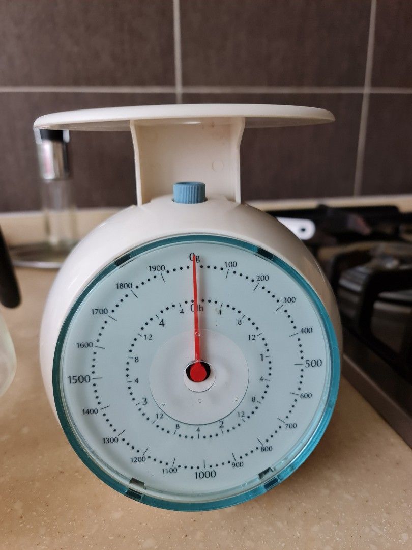 Manual weighing scale to give away for free, Furniture & Home Living