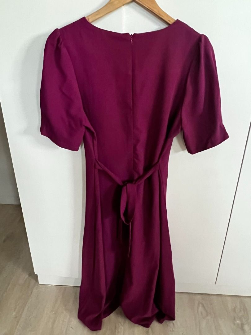 Maroon Formal Elegant Dress (Category: Dresses) located in Manila. Submitted by destashingmystuff (Listing ID 1269103872, Image 2). Description: .