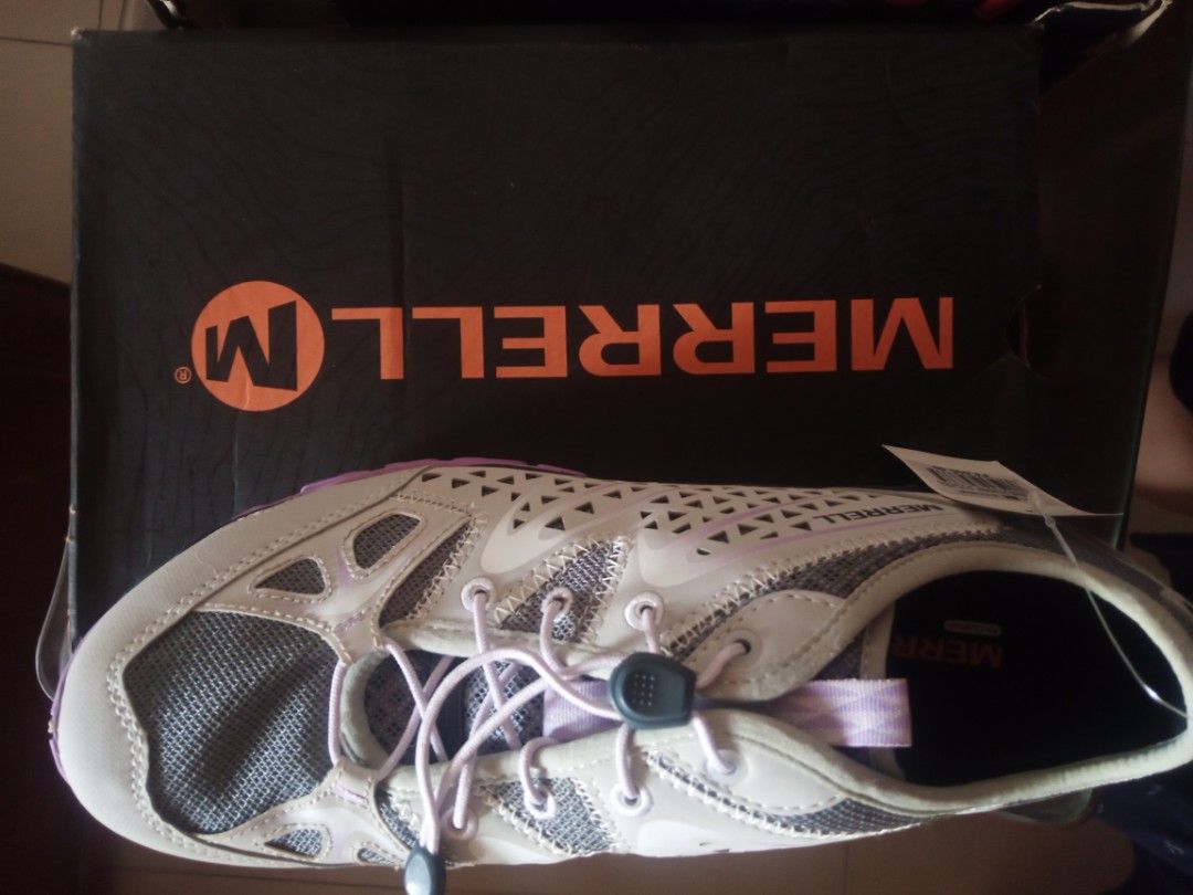 Merrell woman shoes (Category: Sneakers) located in Santa Rita. Submitted by MURAYTA.SHOPPE (Listing ID 1269258381, Image 1). Description: brandnew. 4000+ orig price. nego pa. issue: kita naman sa photo, natanggal yung sa may tali, di ko alam tawag. 😅.