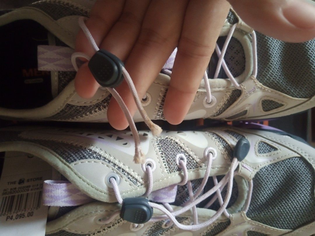Merrell woman shoes (Category: Sneakers) located in Santa Rita. Submitted by MURAYTA.SHOPPE (Listing ID 1269258381, Image 3). Description: brandnew. 4000+ orig price. nego pa. issue: kita naman sa photo, natanggal yung sa may tali, di ko alam tawag. 😅.