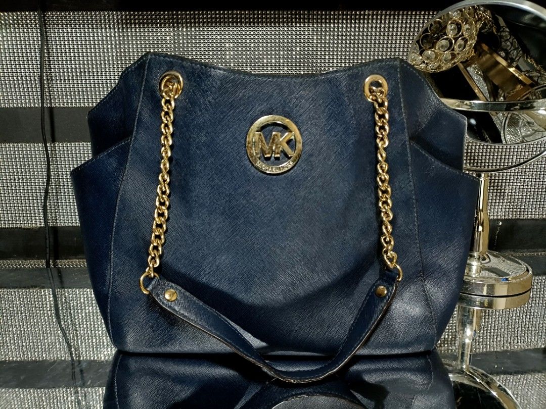 Michael Kors bag for TRADE SWAP EXCHANGE Women s Fashion Bags Wallets Shoulder Bags on Carousell
