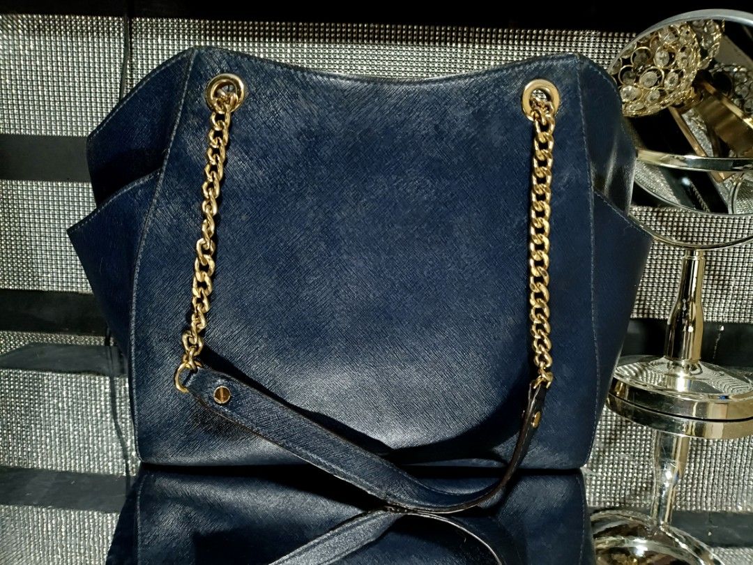 Michael Kors bag for TRADE SWAP EXCHANGE Women s Fashion Bags Wallets Shoulder Bags on Carousell