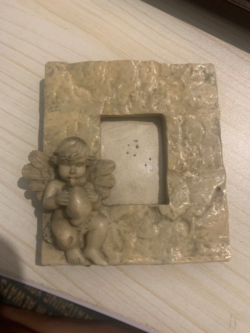 [08] mini frame 9.25cm x 8cm (Category: Frames & Pictures) located in Marikina City. Submitted by theflos (Listing ID 1269168265, Image 1). Description: .