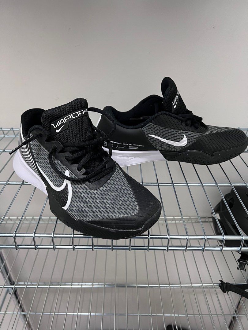 White and black zoom outlet