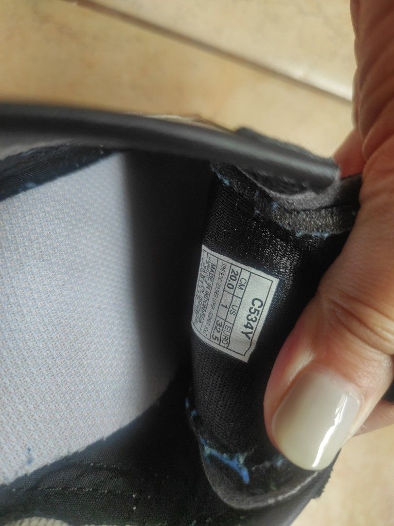 onitsuka tiger hitam