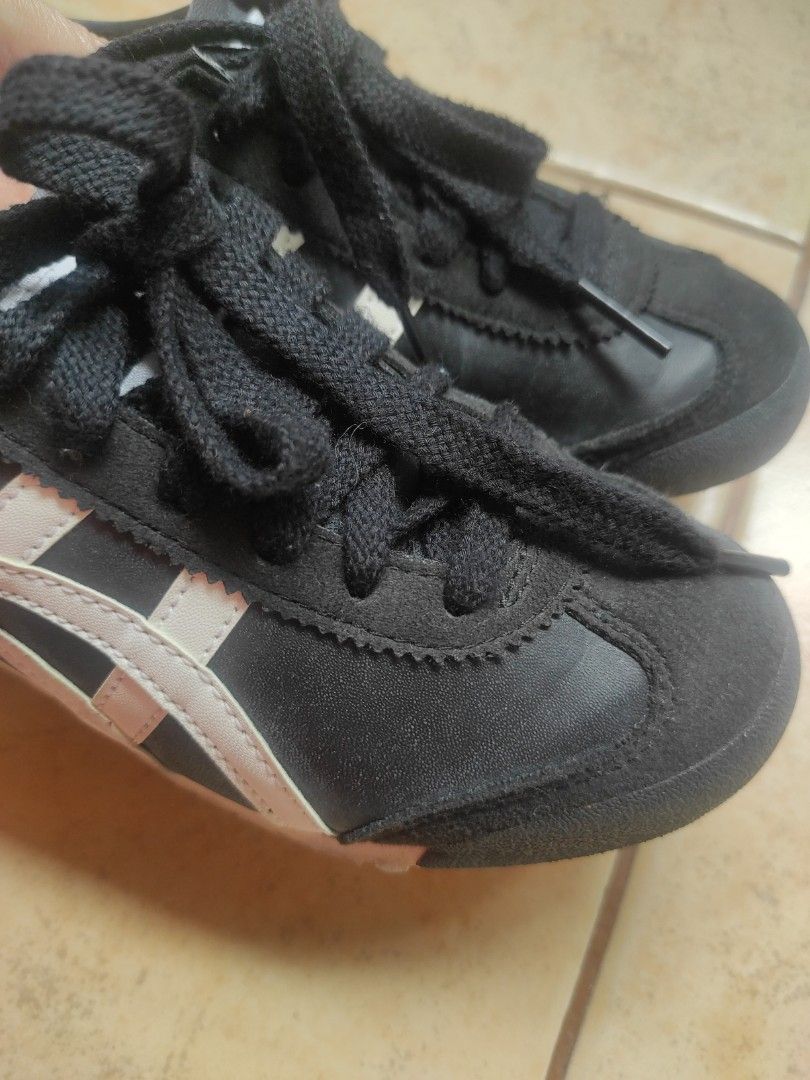 onitsuka tiger hitam