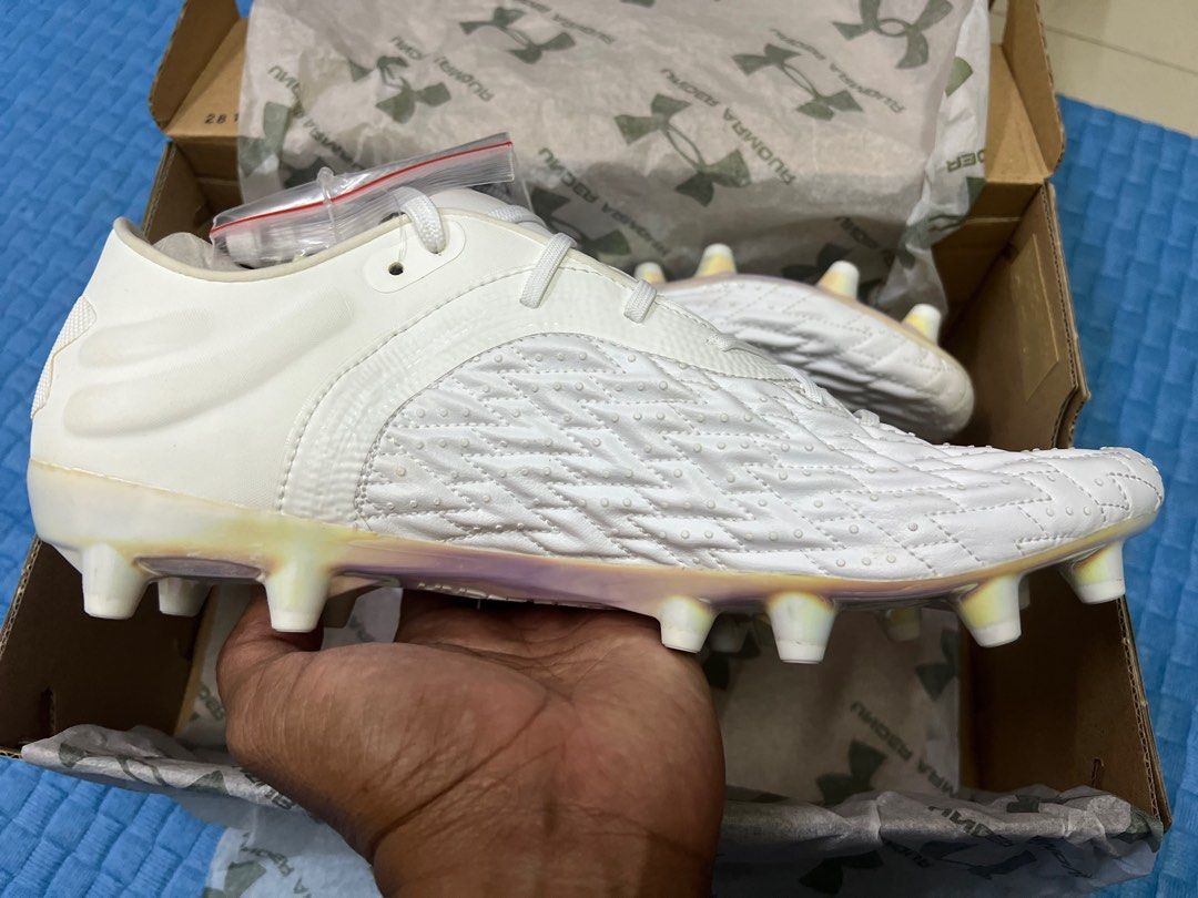 Under armour best sale soccer cleats 219