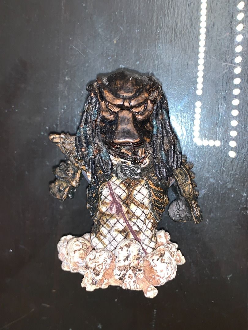 PREDATOR (Category: Toy Figures) located in Singapore. Submitted by timetables (Listing ID 1269166285, Image 6). Description: .