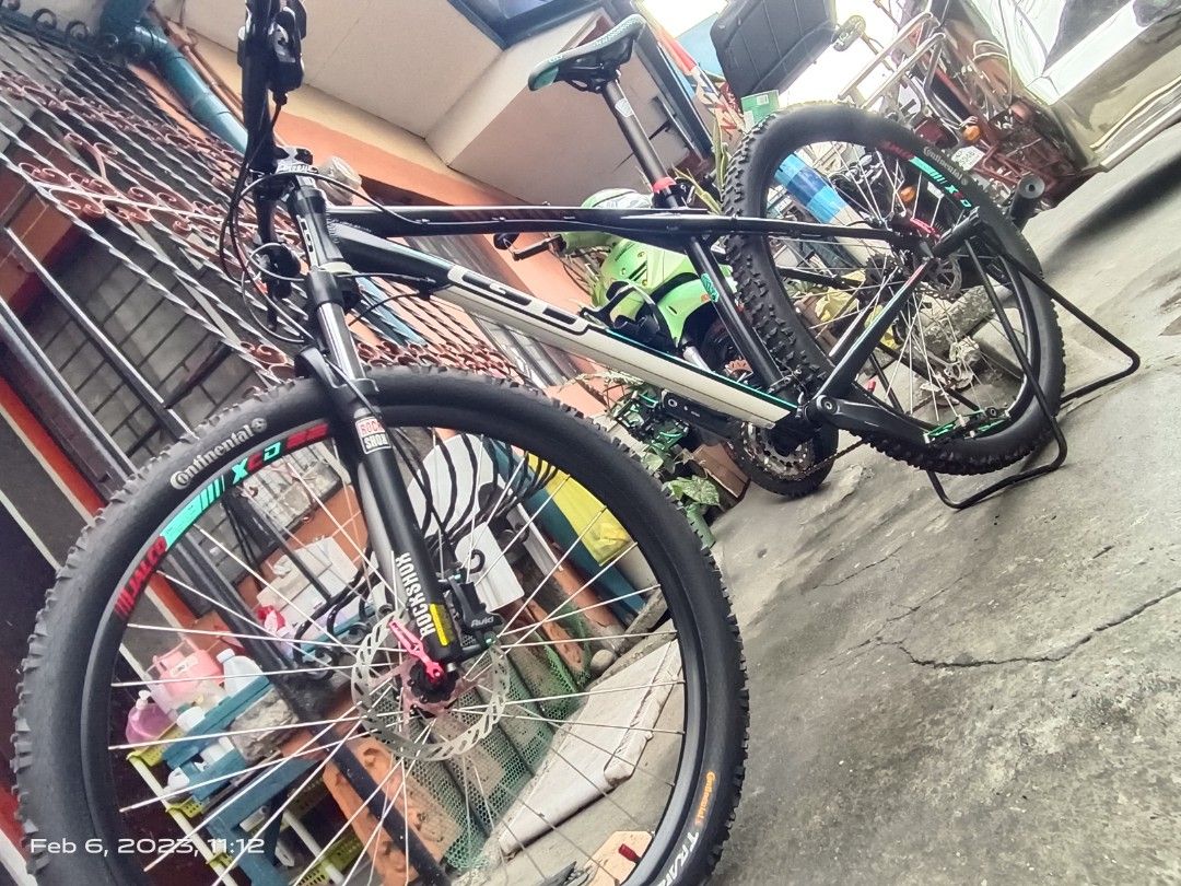 Preloved GT karakoram 29er with bike stand Sports Equipment