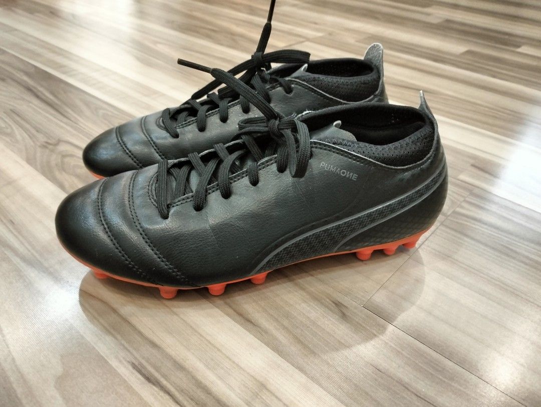 Puma Football Boots UK size 6 Sports Equipment Sports Games