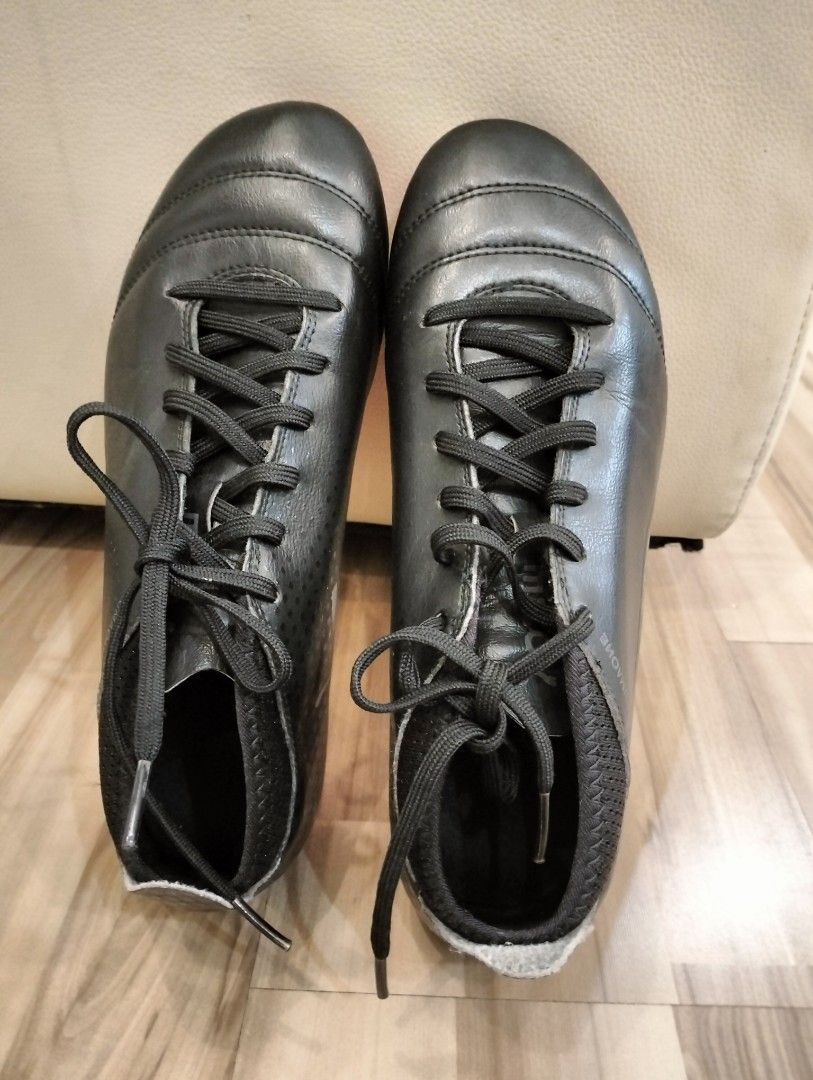 Puma football best sale shoes size 6