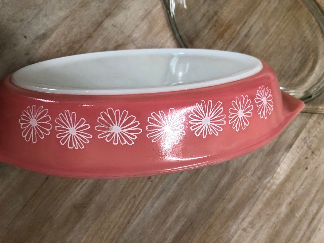 Pyrex pink daisy Hobbies Toys Collectibles Memorabilia