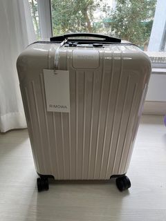 Rimowa Essential Lite Cabin Luggage