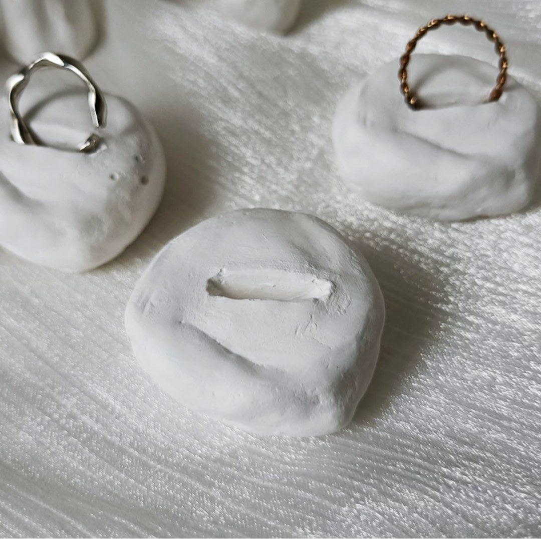 Ceramic ring clearance holder