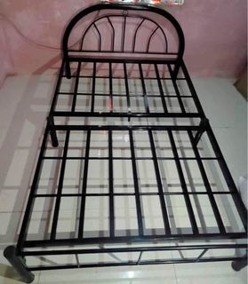 RUSH DOUBLE SIZE BEDFRAME DETACHABLE LIKE NEW