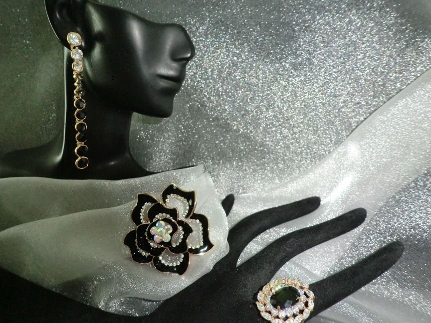 Gold black jewelry discount
