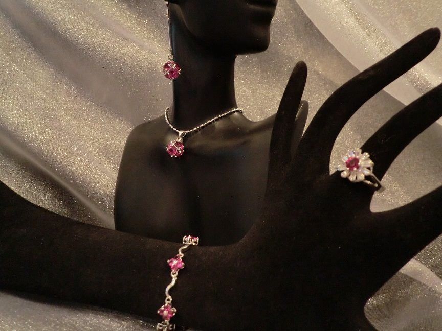 Fuchsia on sale necklace set
