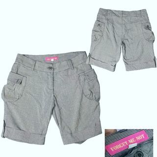 Size 30 gray semi pedal short