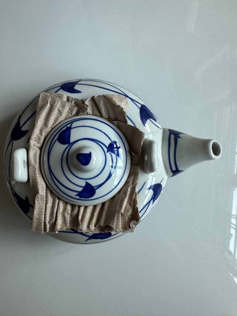 Tea Set (Category: Coffee & Tea Tableware) located in Singapore. Submitted by crookkked (Listing ID 1269220116, Image 2). Description: Condition is good as it haven’t been used before. Meet ups only. Comes in a set with four cups .