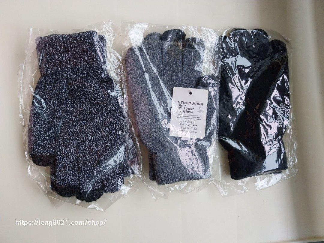 Touch Screen Winter Gloves anti slip, Hobbies & Toys, Travel, Travel