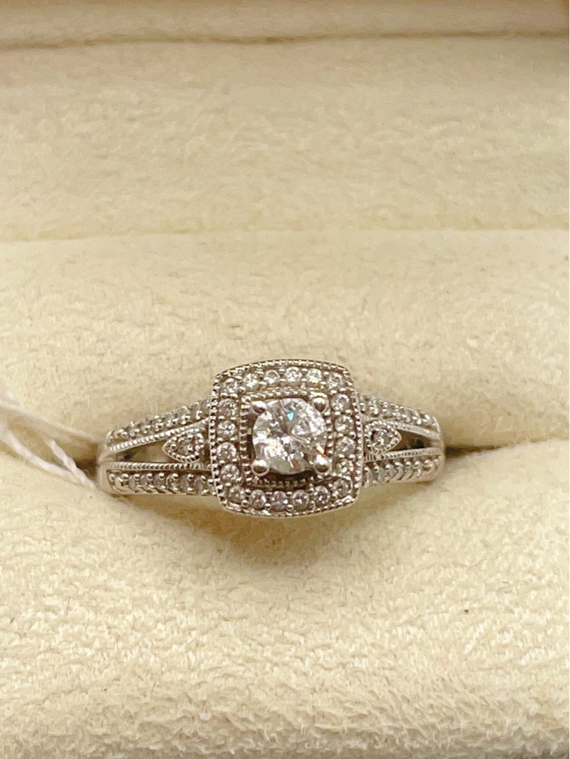 Real vintage engagement rings outlet