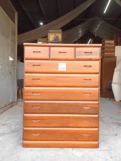 Wooden chest of drawer