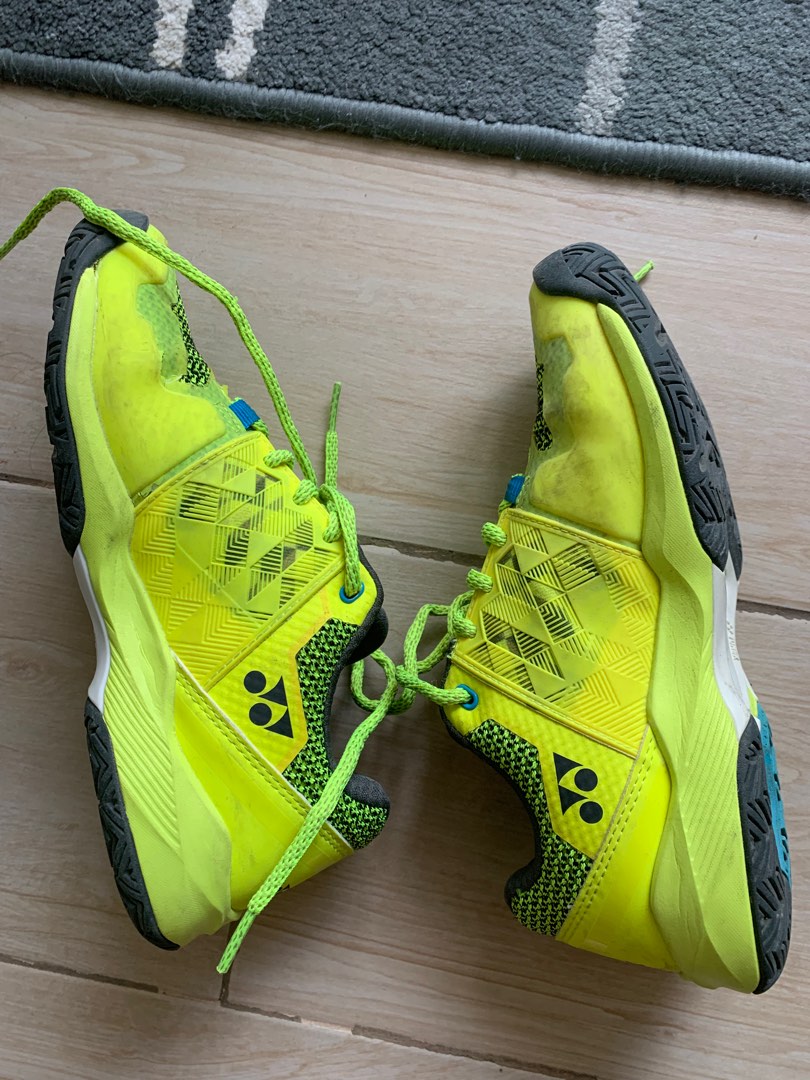 yonex jogging shoes
