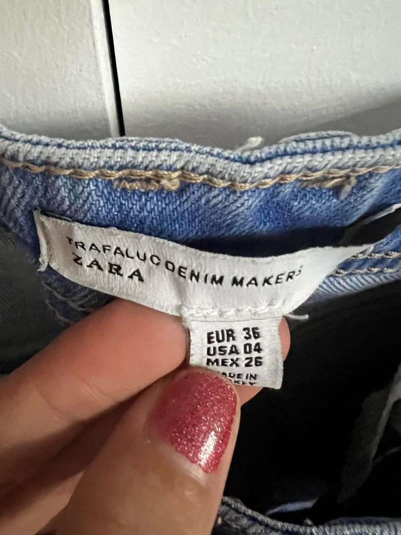 Zara Denim Frayed Pants (Category: Jeans) located in Manila. Submitted by destashingmystuff (Listing ID 1269111401, Image 2). Description: .
