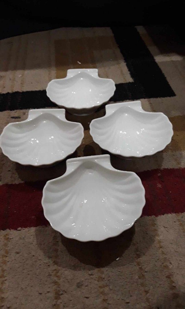 4 pcs. Vintage Shell Shaped Dishes Bowls (Category: Dinnerware & Cutlery) located in Caloocan City. Submitted by tinshaoshop (Listing ID 1275212369, Image 3). Description: From Netherlands Loc. Pasig City.