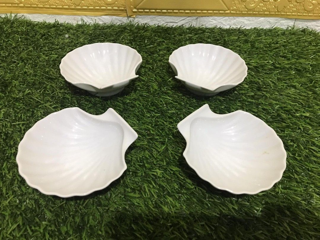 4 pcs. Vintage Shell Shaped Dishes Bowls (Category: Dinnerware & Cutlery) located in Caloocan City. Submitted by tinshaoshop (Listing ID 1275212369, Image 1). Description: From Netherlands Loc. Pasig City.
